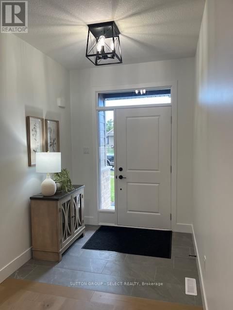 148 FOXBOROUGH PLACE Image 3