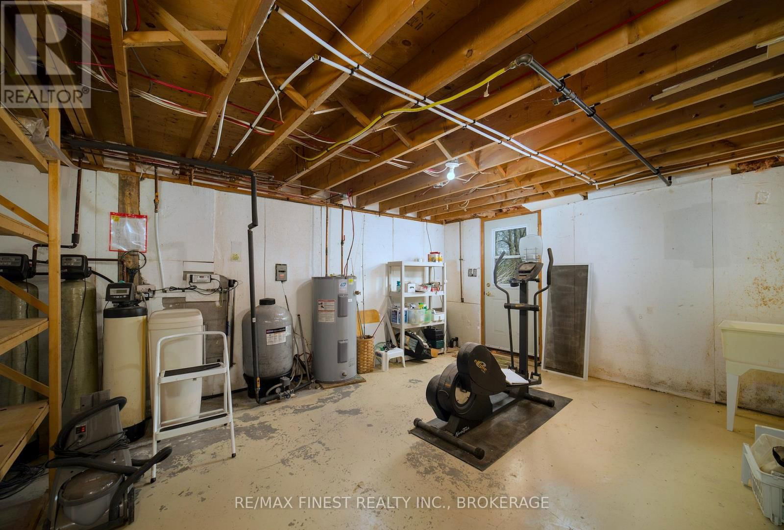 9820 FRONT ROAD Image 31