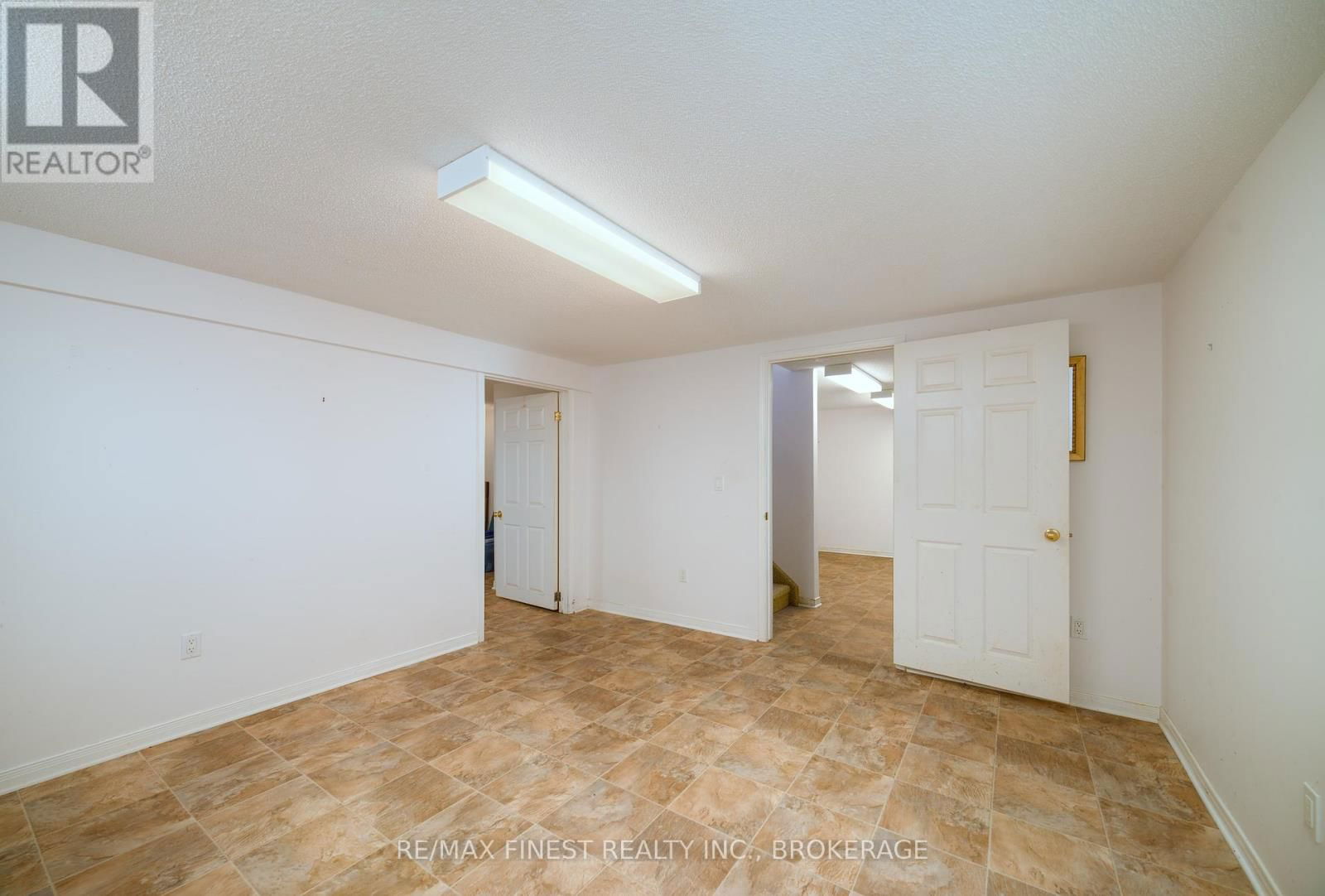 9820 FRONT ROAD Image 32