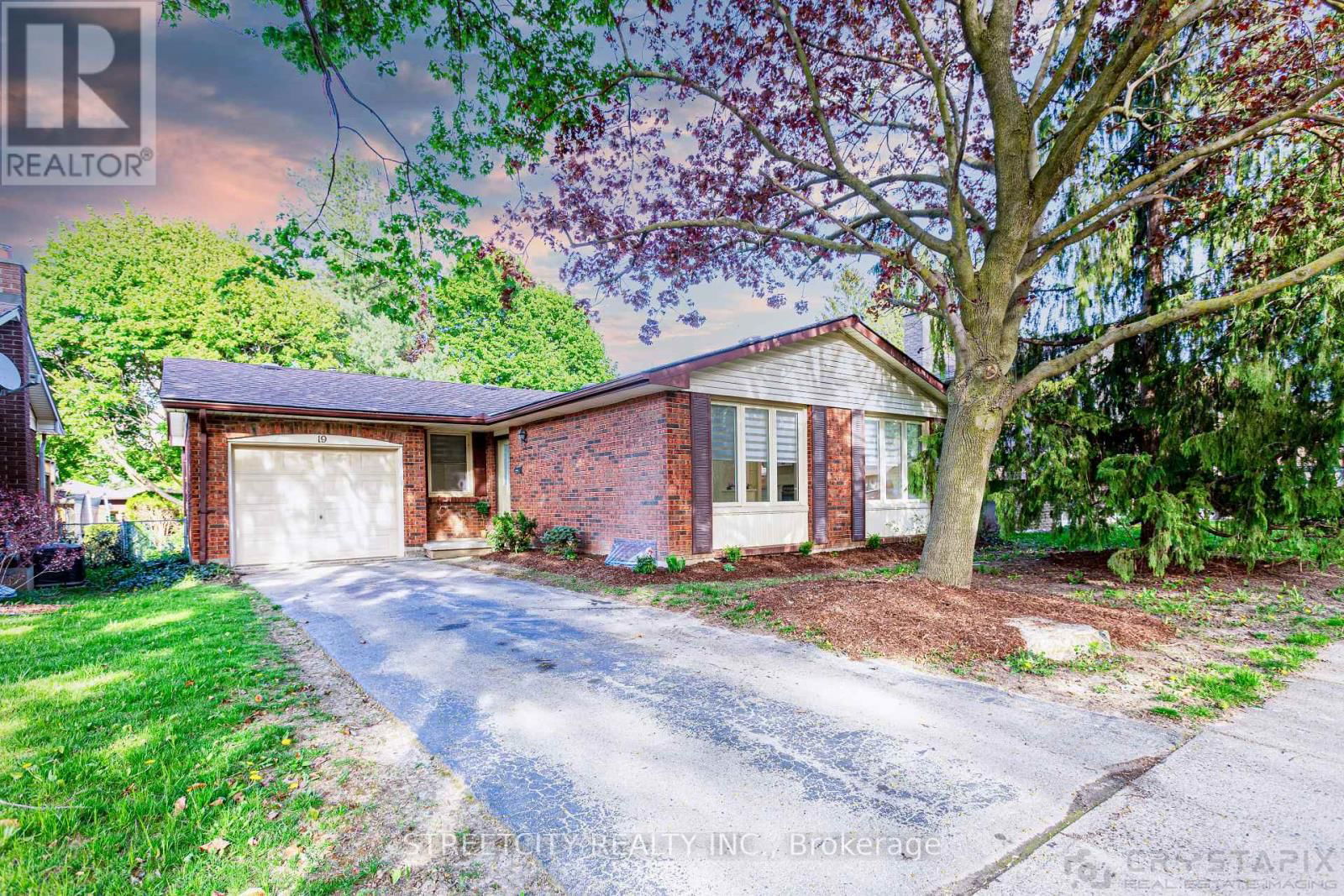 19 WINDINGWAY CRESCENT Image 1