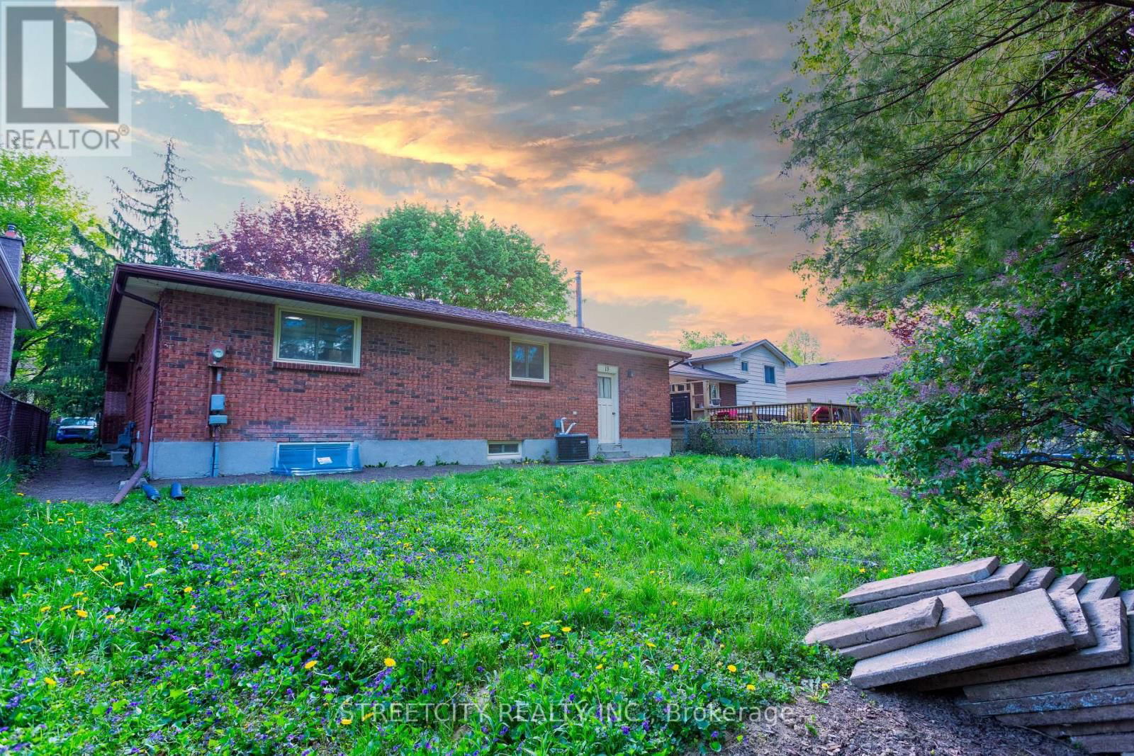 19 WINDINGWAY CRESCENT Image 15