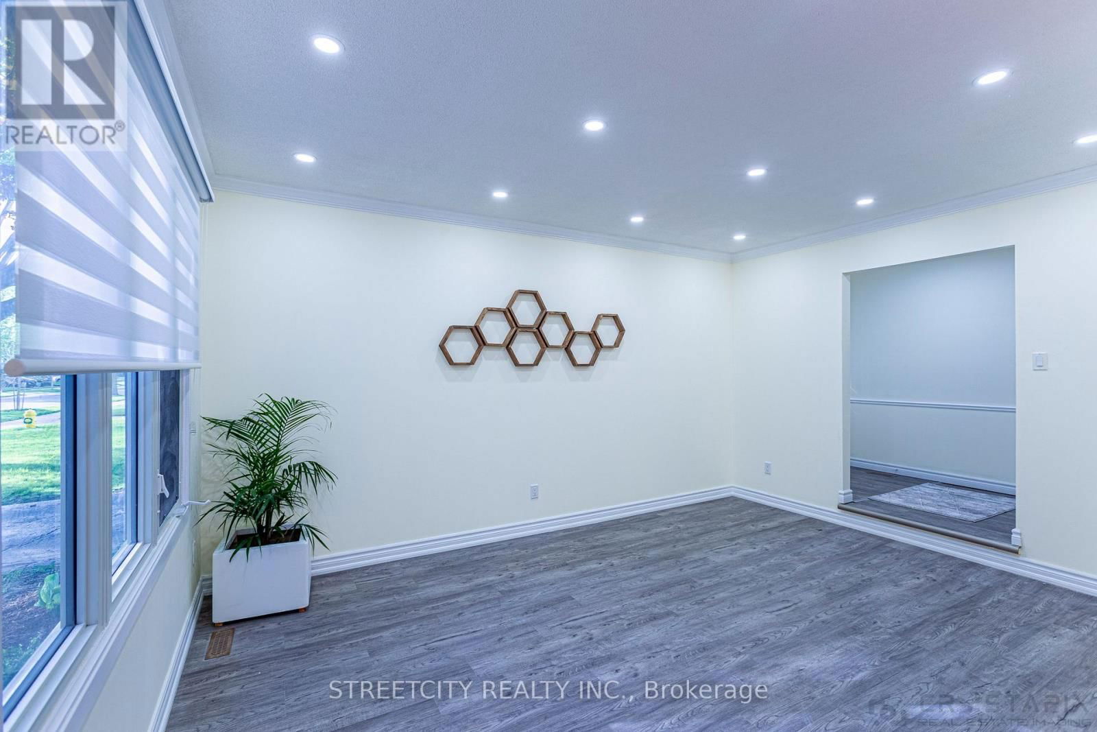 19 WINDINGWAY CRESCENT Image 3