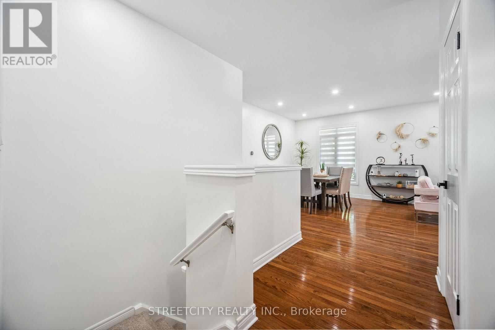 211 - 2025 MEADOWGATE BOULEVARD SOUTH Image 31