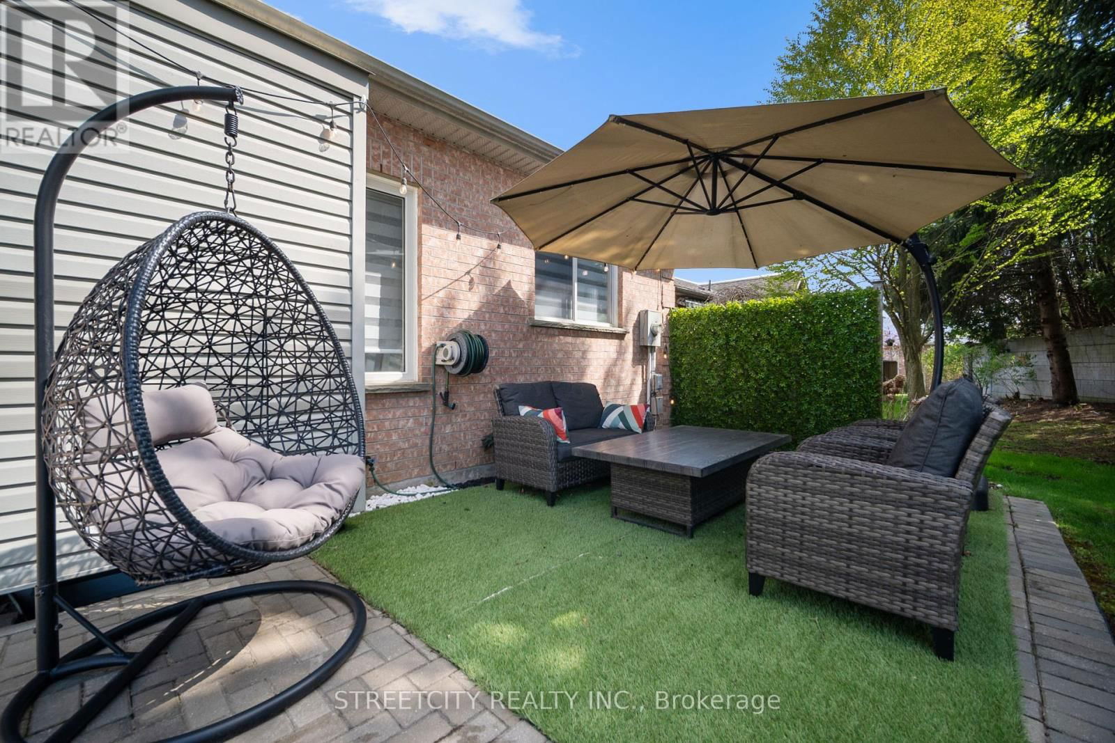211 - 2025 MEADOWGATE BOULEVARD SOUTH Image 33