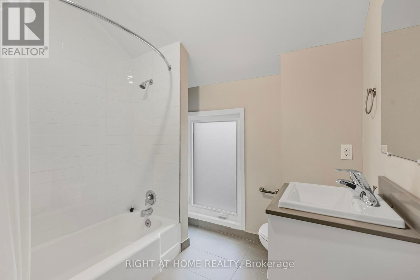10 - 82 WELLAND AVENUE Image 10