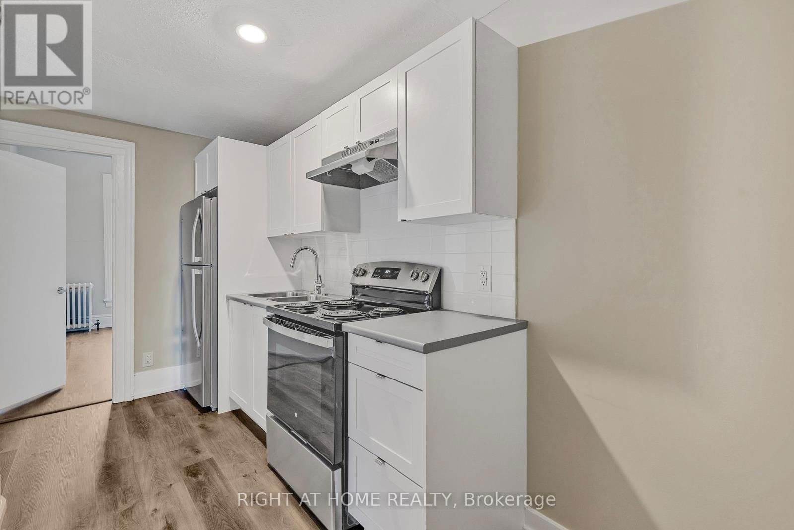 10 - 82 WELLAND AVENUE Image 3