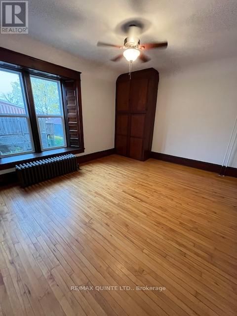 263 DUNDAS STREET WEST Image 12