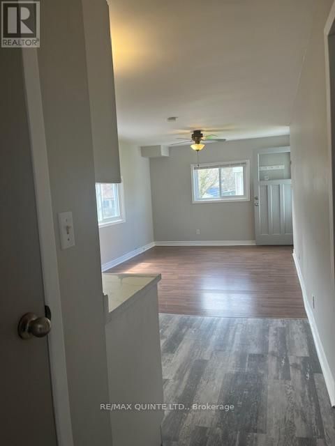 263 DUNDAS STREET WEST Image 15