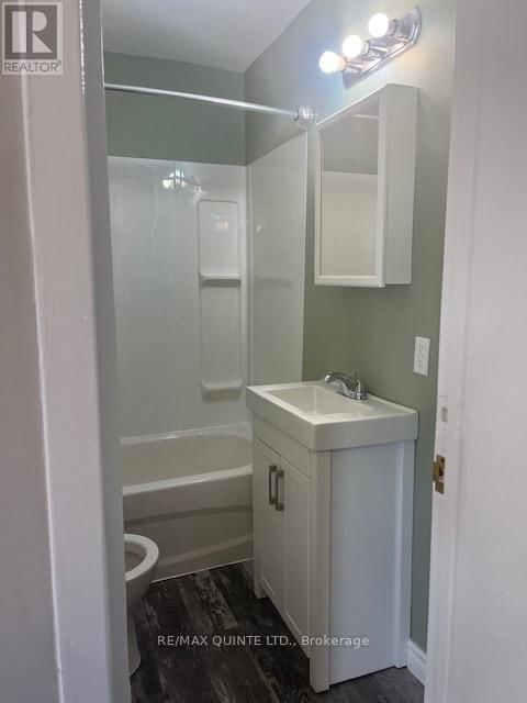 263 DUNDAS STREET WEST Image 18