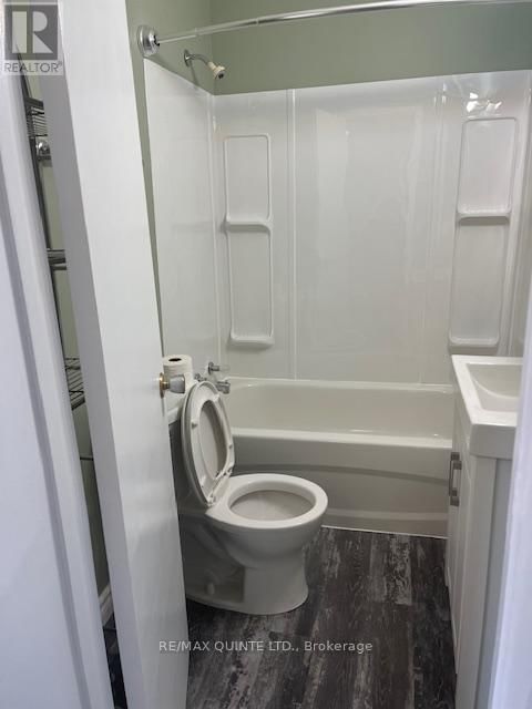 263 DUNDAS STREET WEST Image 19