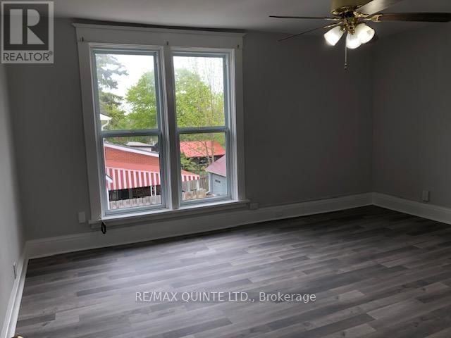 263 DUNDAS STREET WEST Image 24