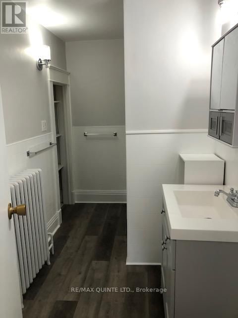263 DUNDAS STREET WEST Image 31