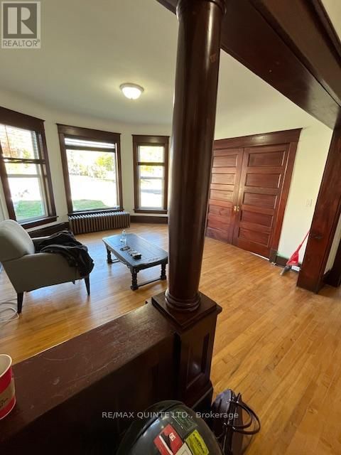 263 DUNDAS STREET WEST Image 6