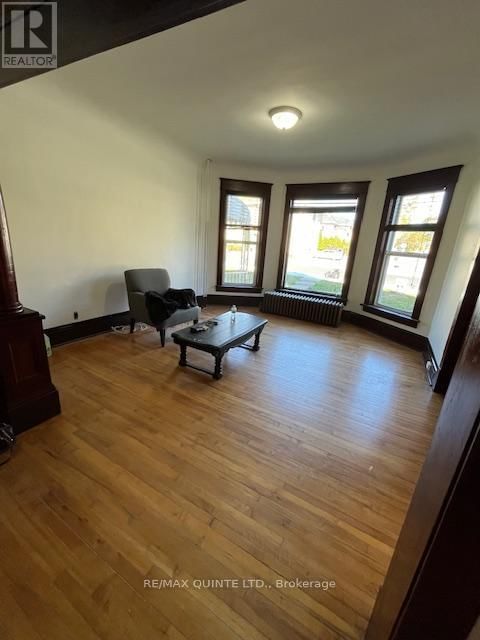 263 DUNDAS STREET WEST Image 7