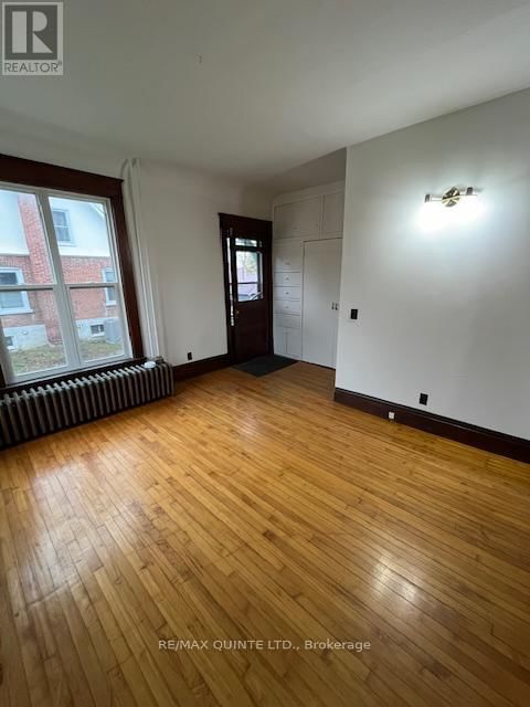 263 DUNDAS STREET WEST Image 8