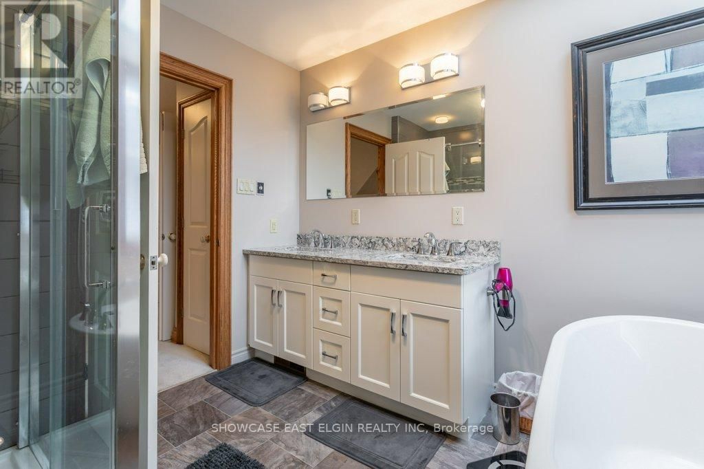 28 SINCLAIR CRESCENT Image 21