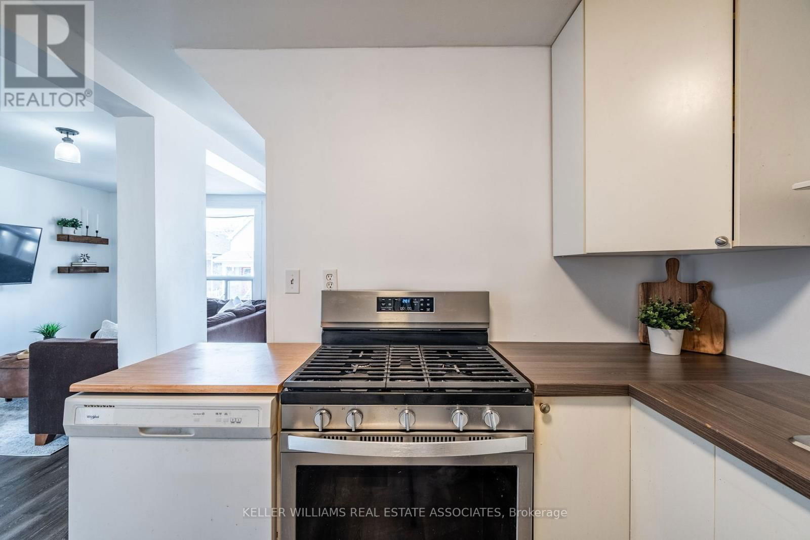 28 EDINBURGH AVENUE Image 13