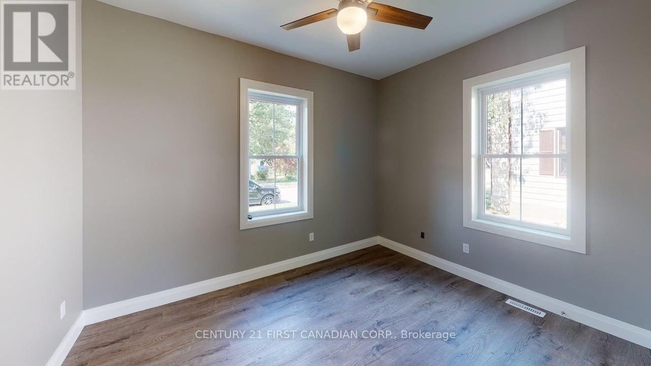 131 FRANCIS STREET Image 12