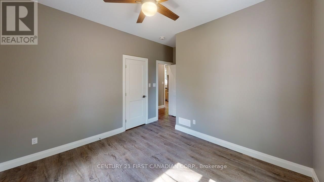 131 FRANCIS STREET Image 13