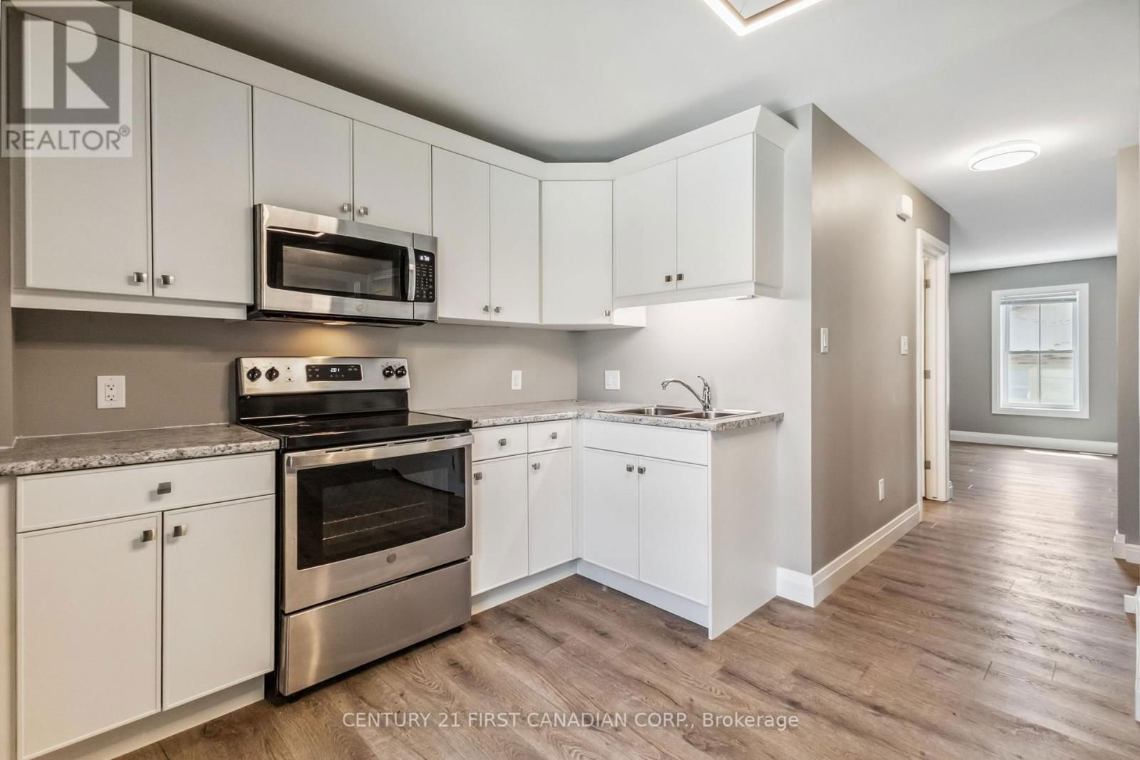 131 FRANCIS STREET Image 17