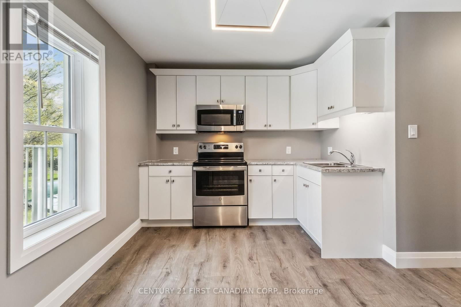 131 FRANCIS STREET Image 19