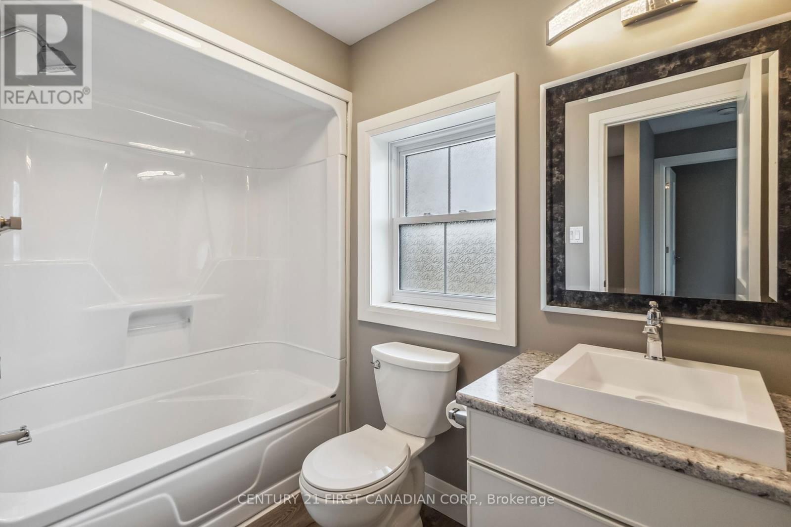 131 FRANCIS STREET Image 23