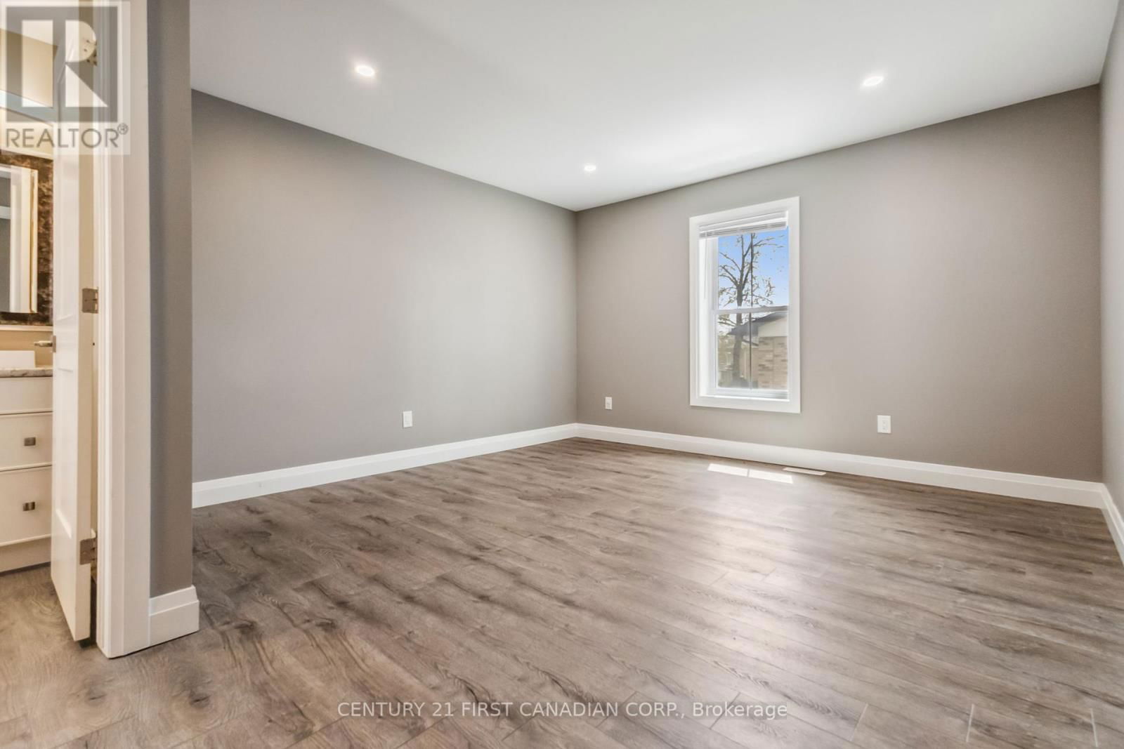 131 FRANCIS STREET Image 24