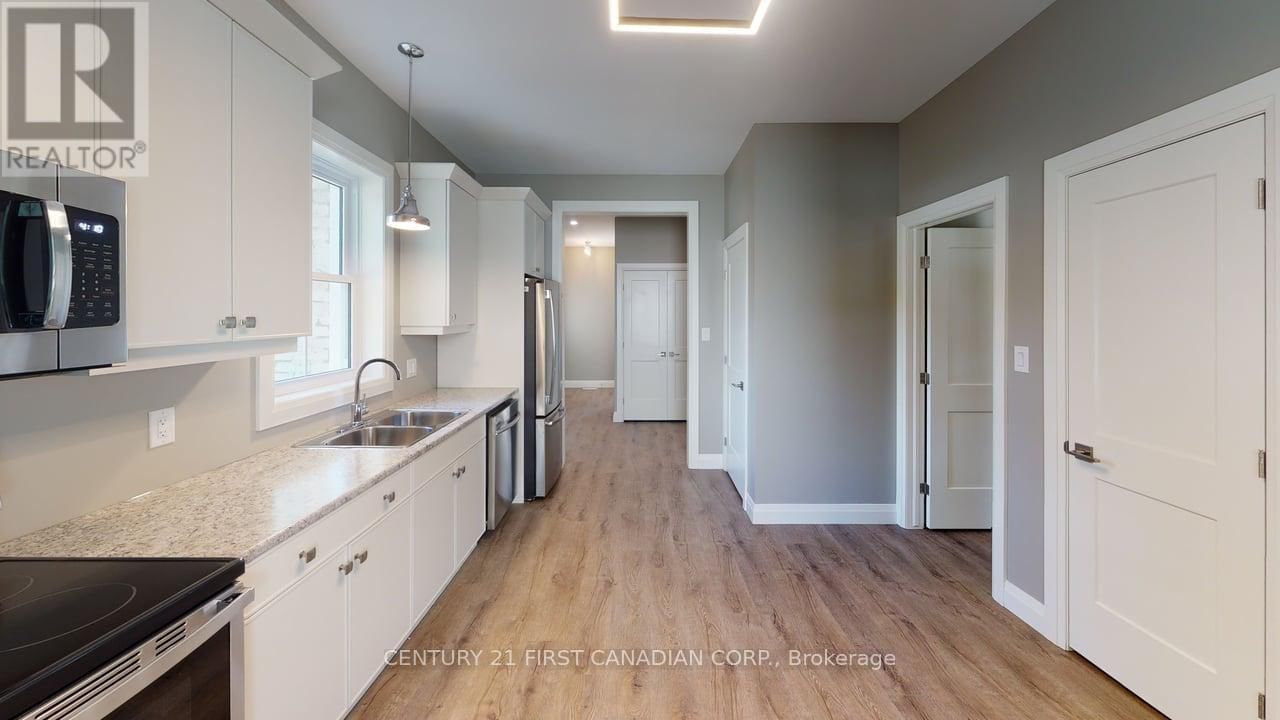131 FRANCIS STREET Image 8