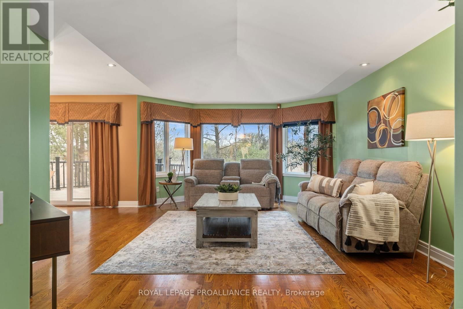 71 OAK RIDGE BOULEVARD Image 18