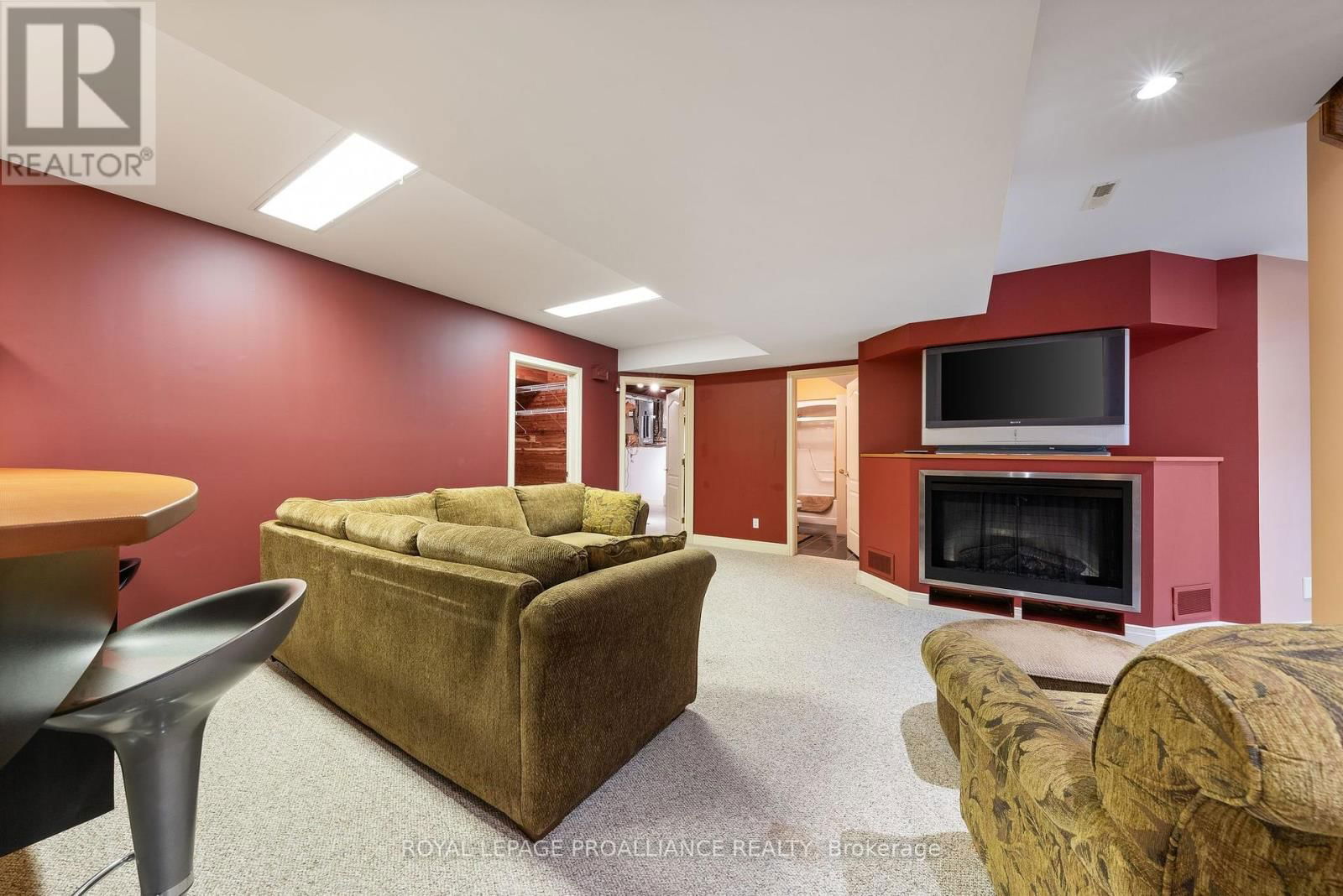 71 OAK RIDGE BOULEVARD Image 32