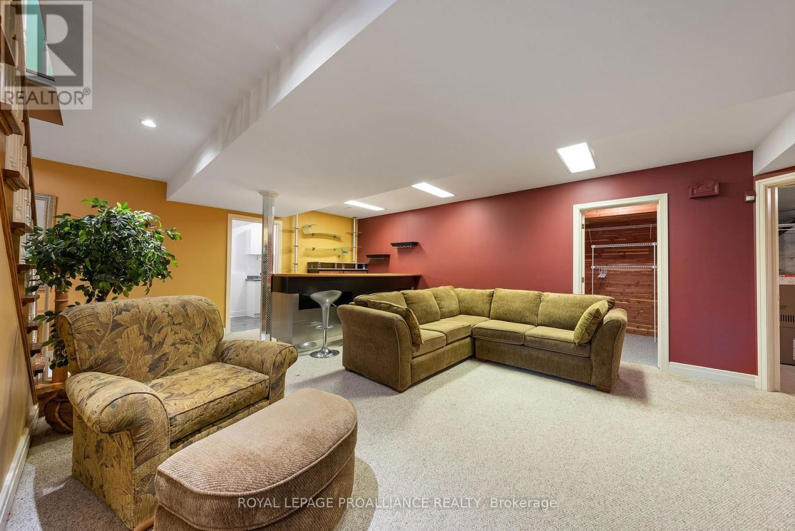 71 OAK RIDGE BOULEVARD Image 33