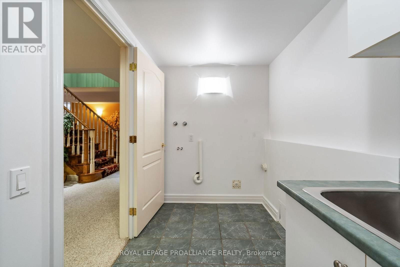 71 OAK RIDGE BOULEVARD Image 36