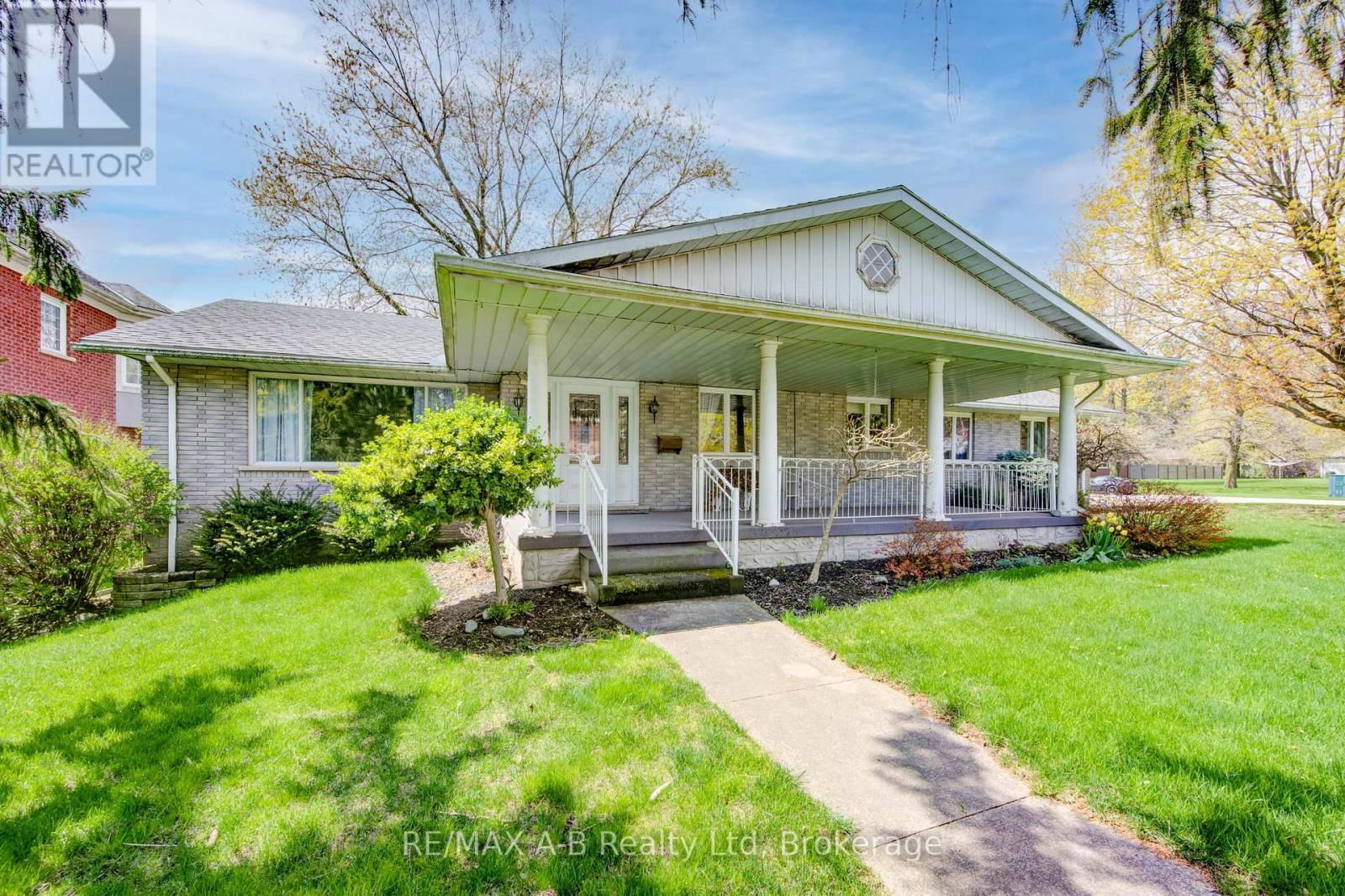 99 WOODSTOCK STREET NORTH Image 2