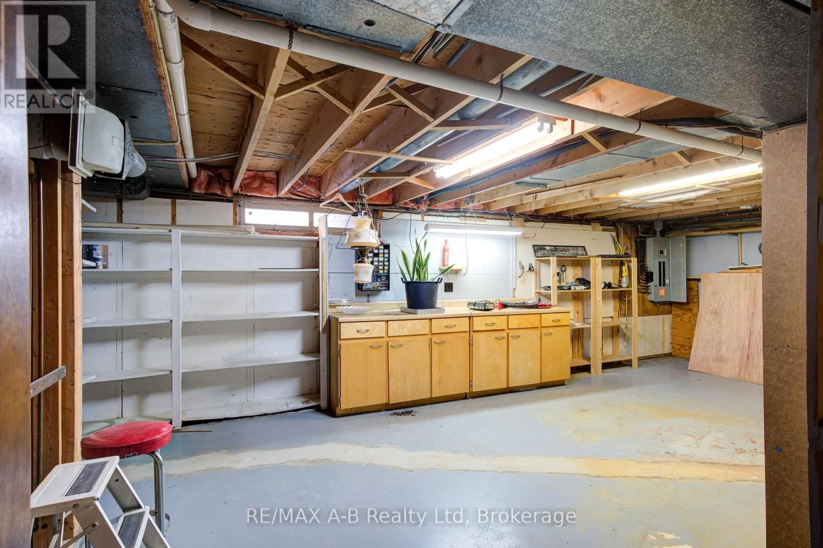 99 WOODSTOCK STREET NORTH Image 38