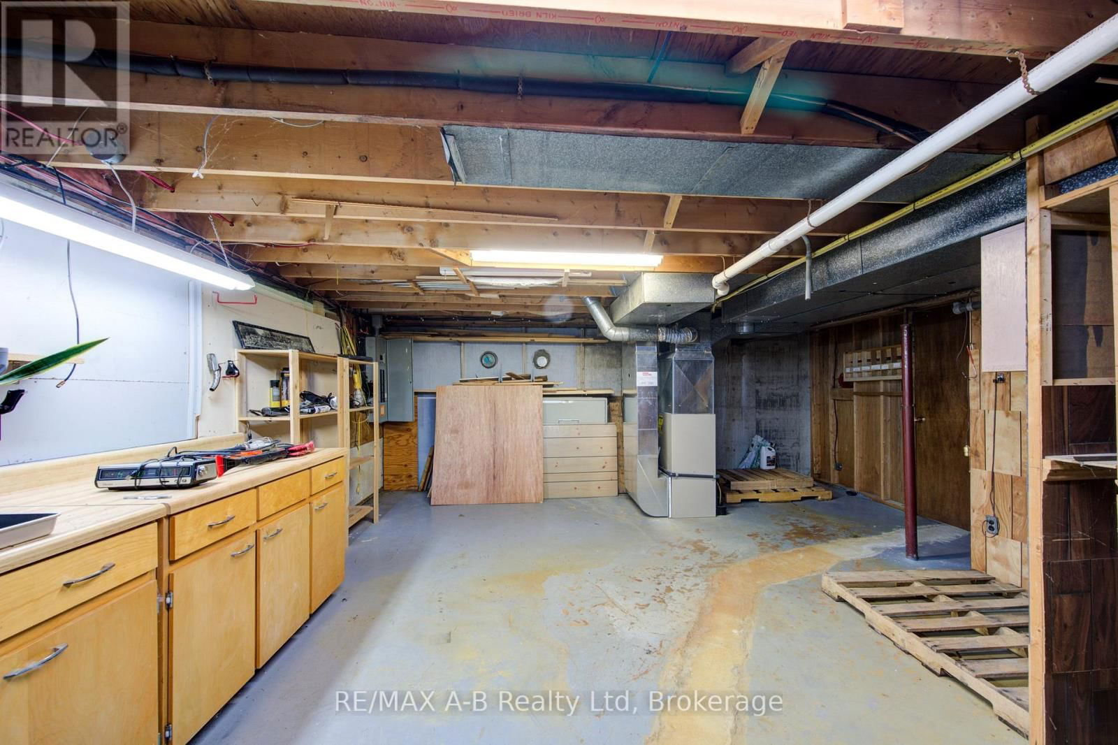 99 WOODSTOCK STREET NORTH Image 39