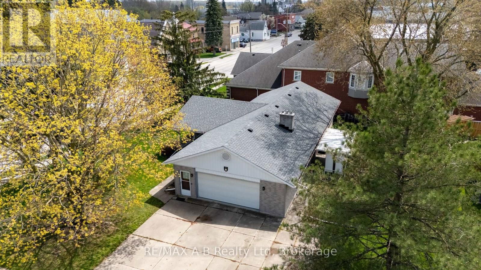 99 WOODSTOCK STREET NORTH Image 46