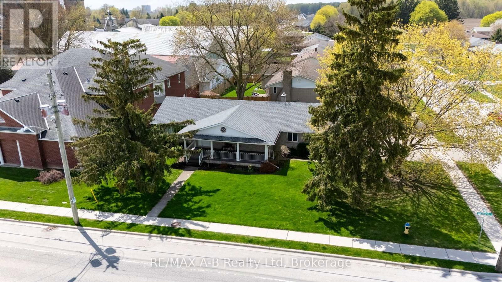 99 WOODSTOCK STREET NORTH Image 48