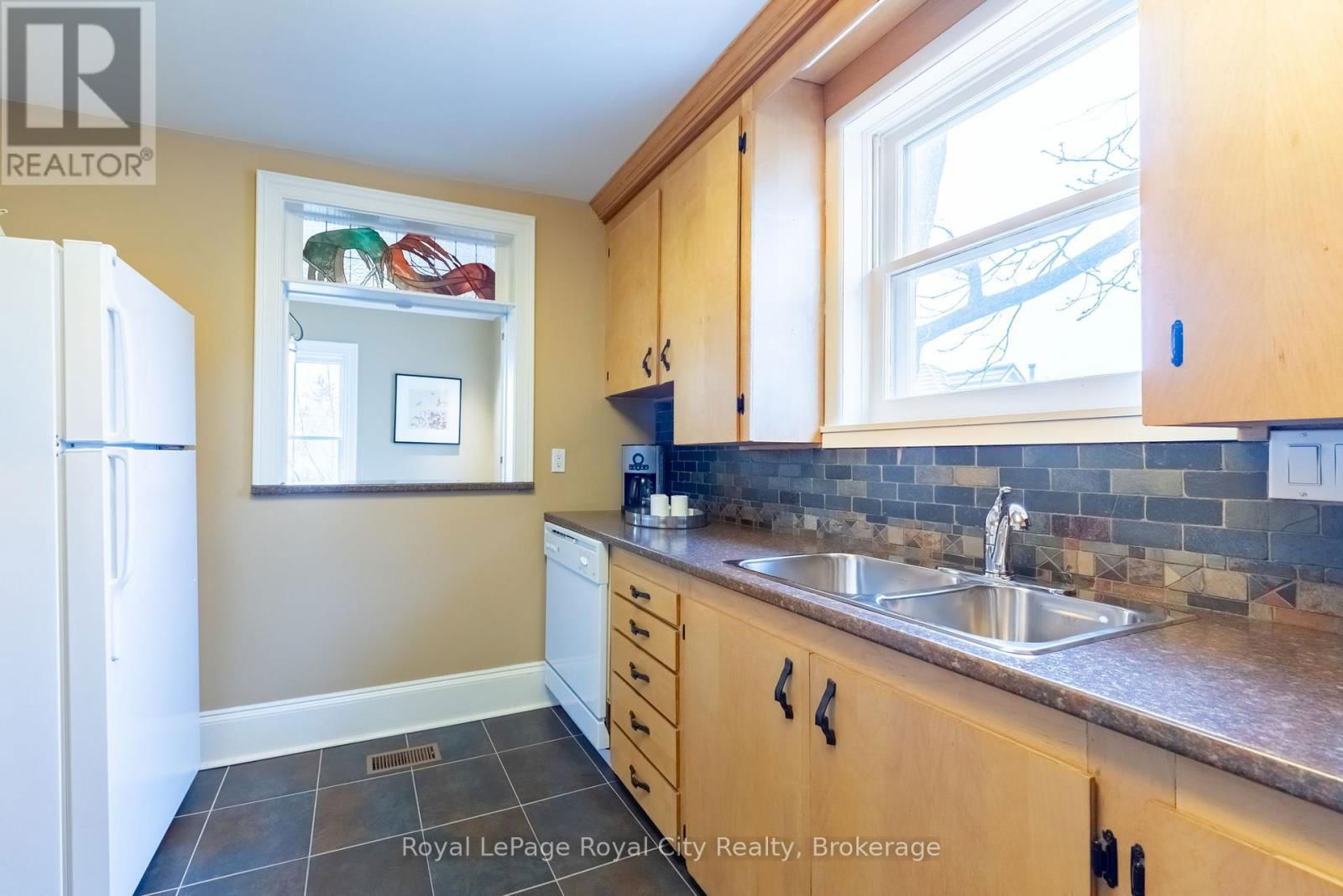 457 WOOLWICH STREET Image 28