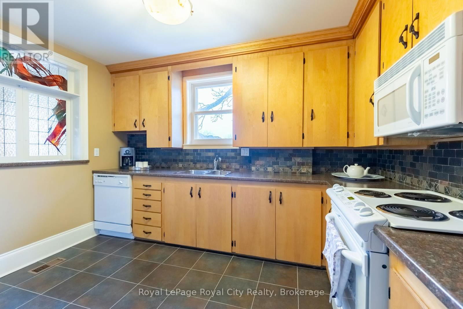 457 WOOLWICH STREET Image 29