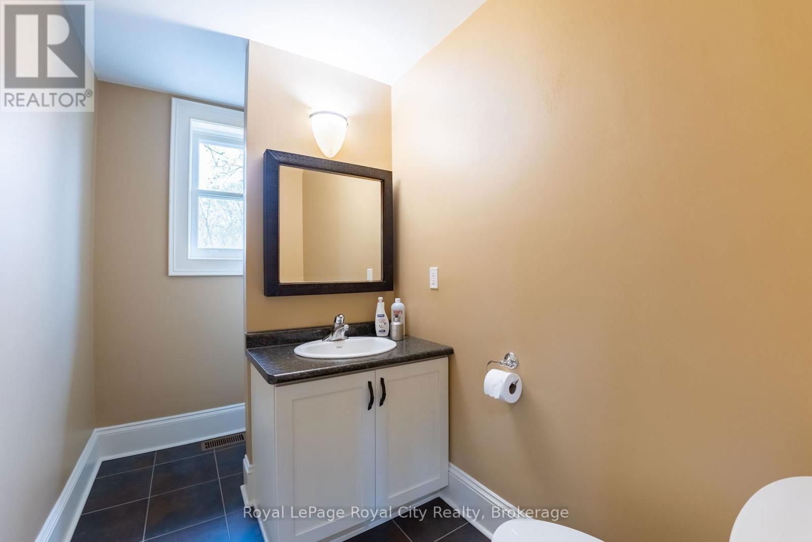 457 WOOLWICH STREET Image 30