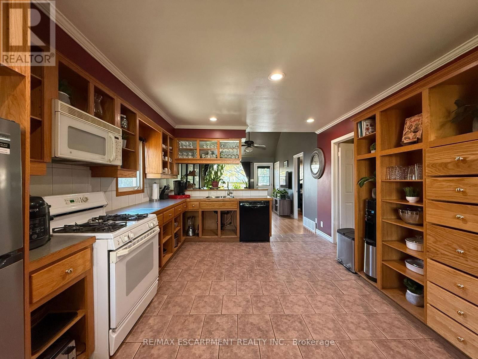713 TATE AVENUE Image 10