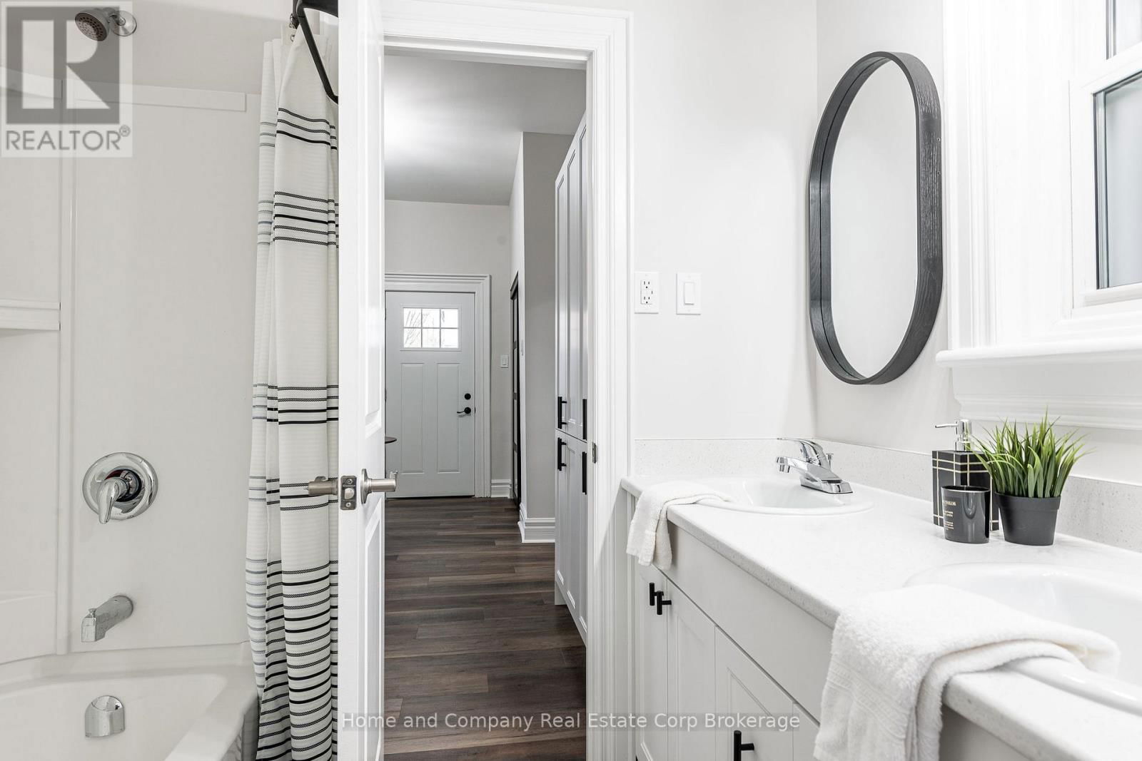 131 CAMBRIA STREET Image 12
