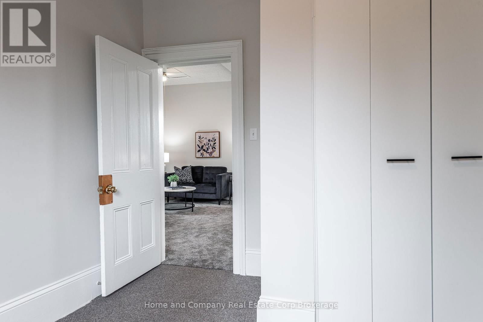 131 CAMBRIA STREET Image 32