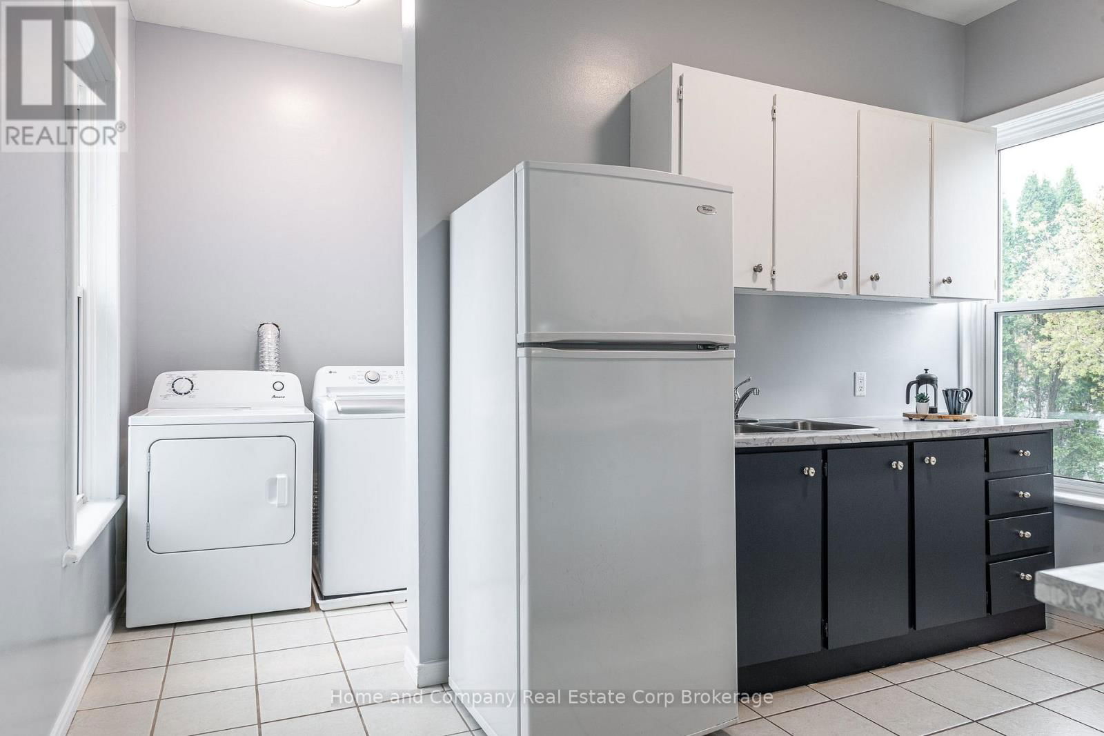 131 CAMBRIA STREET Image 38