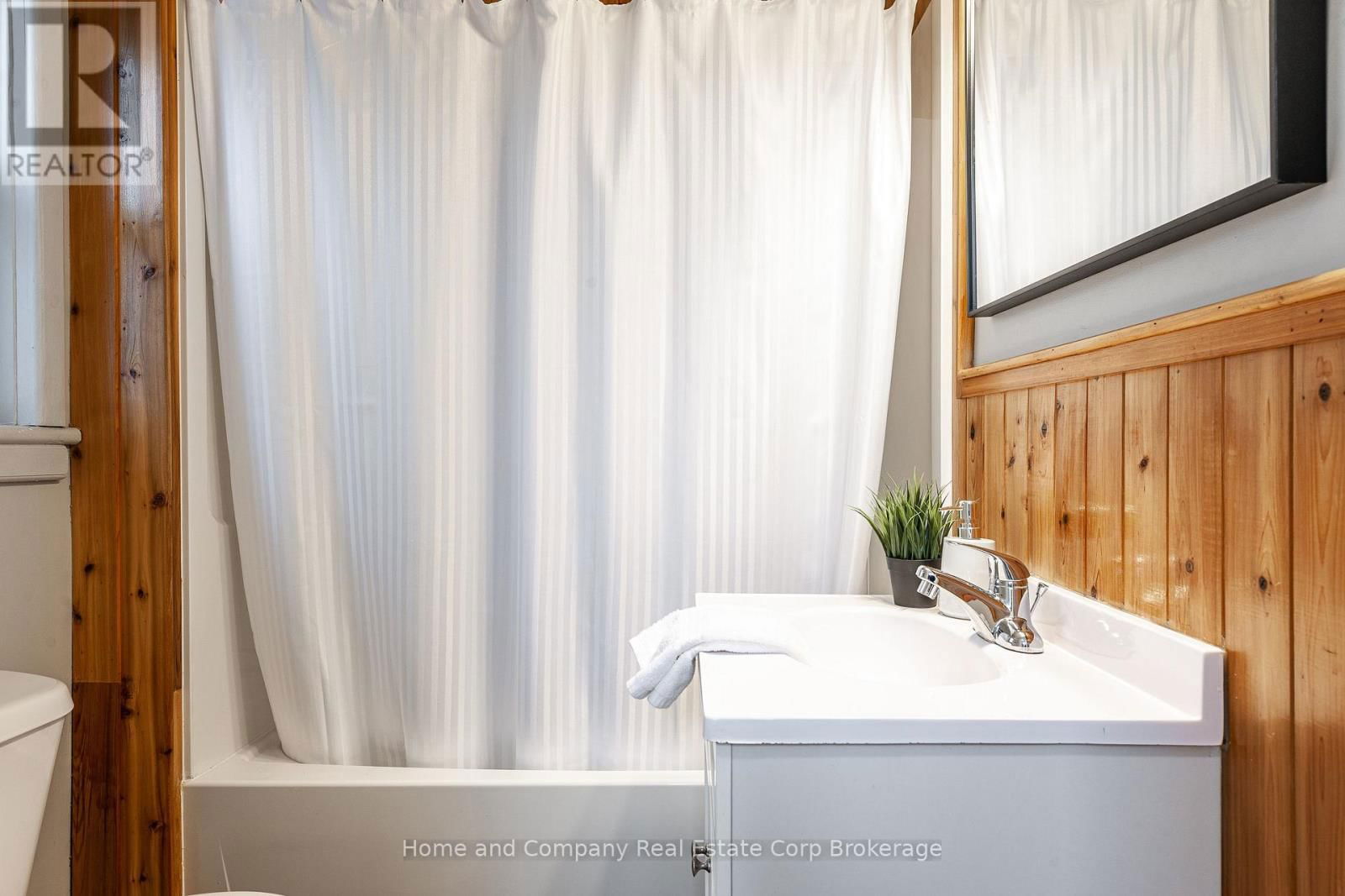 131 CAMBRIA STREET Image 40