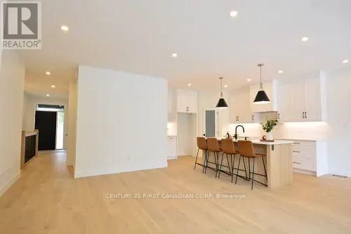 16 - 430 HEAD STREET Image 14