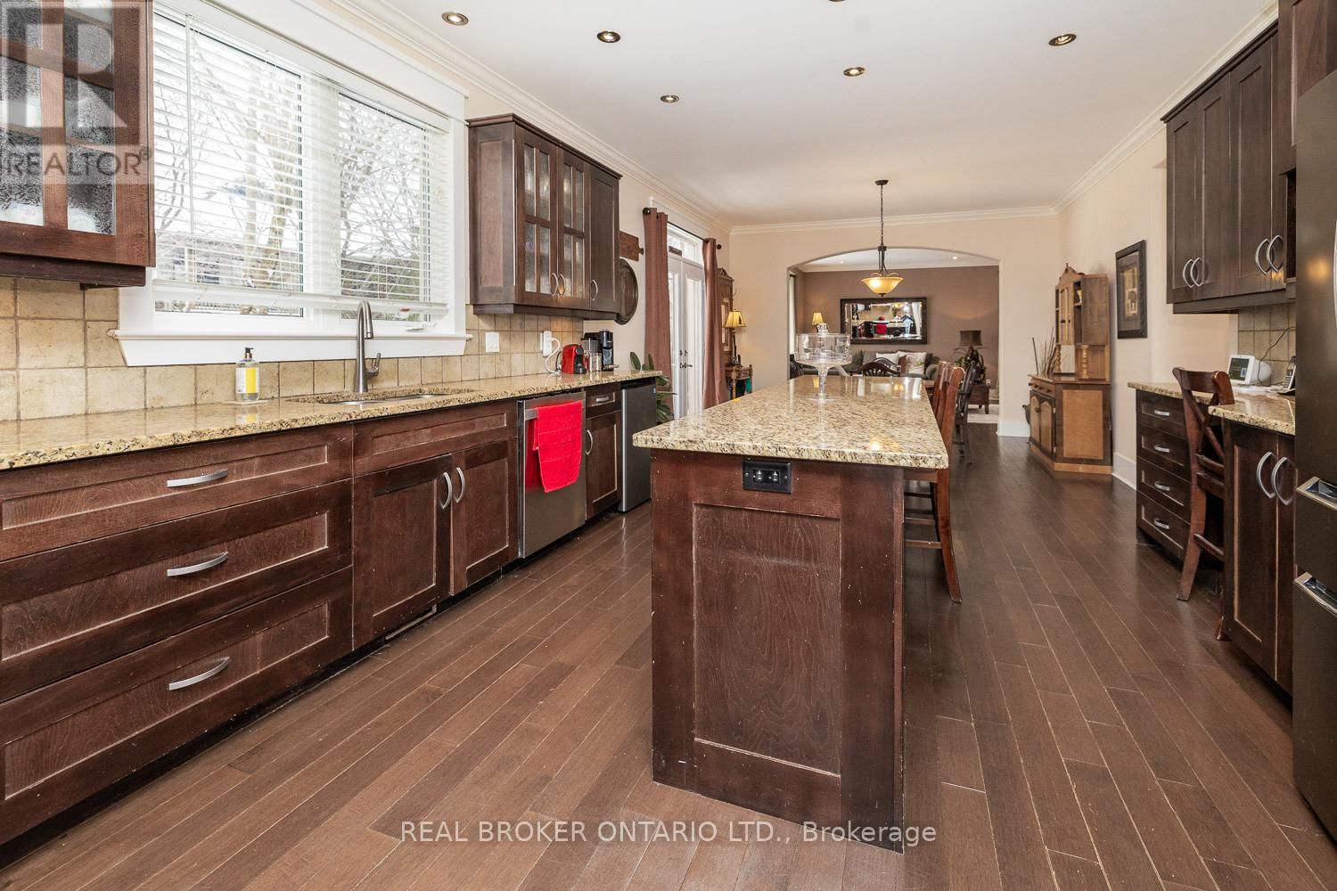 221 JENSEN COURT Image 14