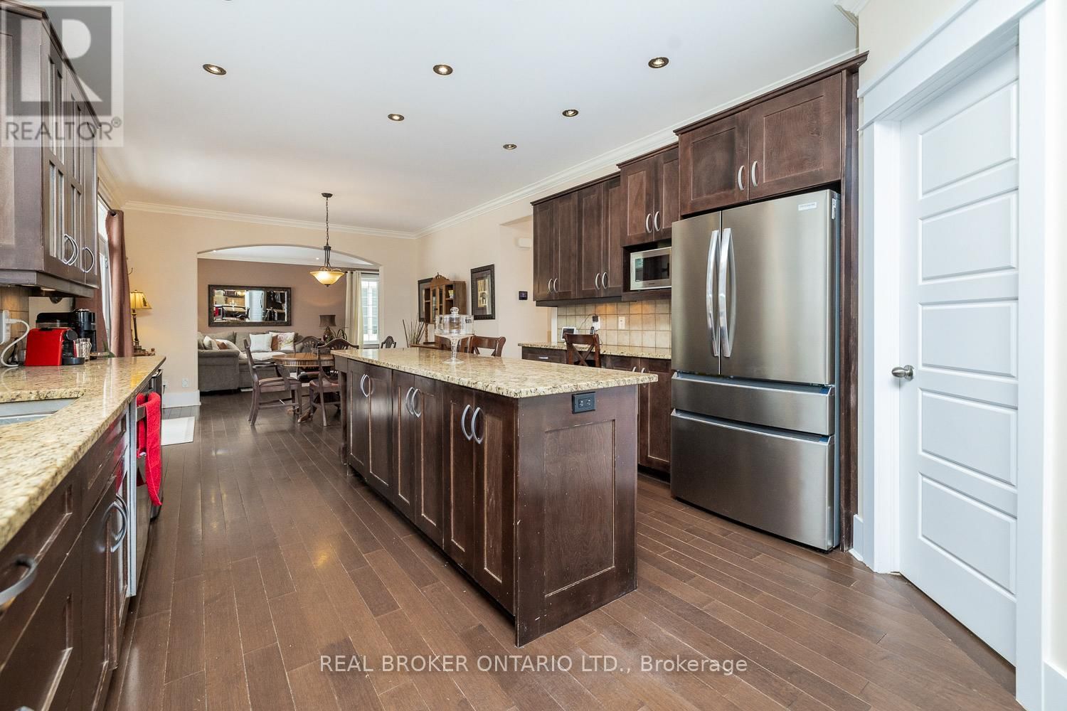 221 JENSEN COURT Image 15