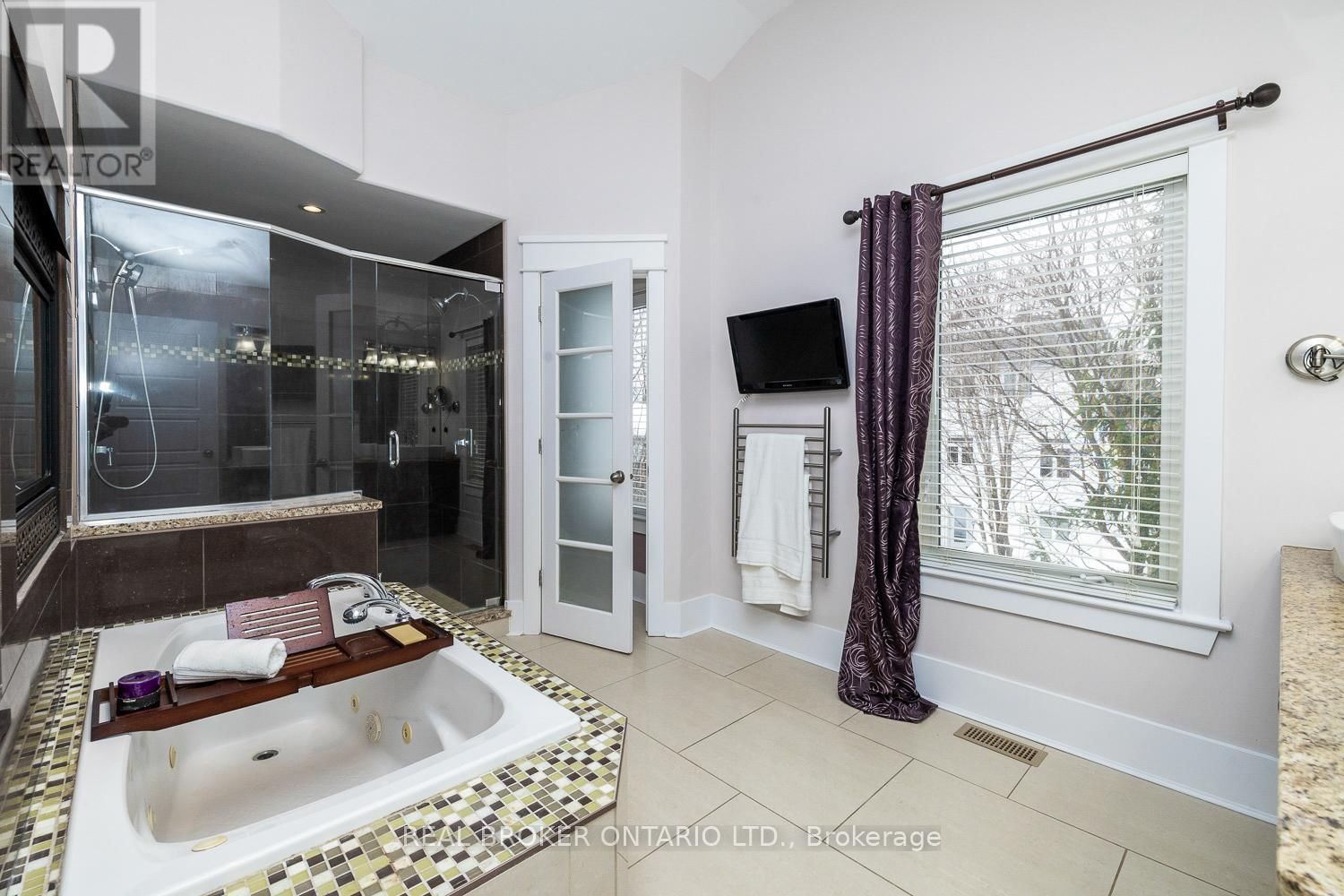 221 JENSEN COURT Image 23