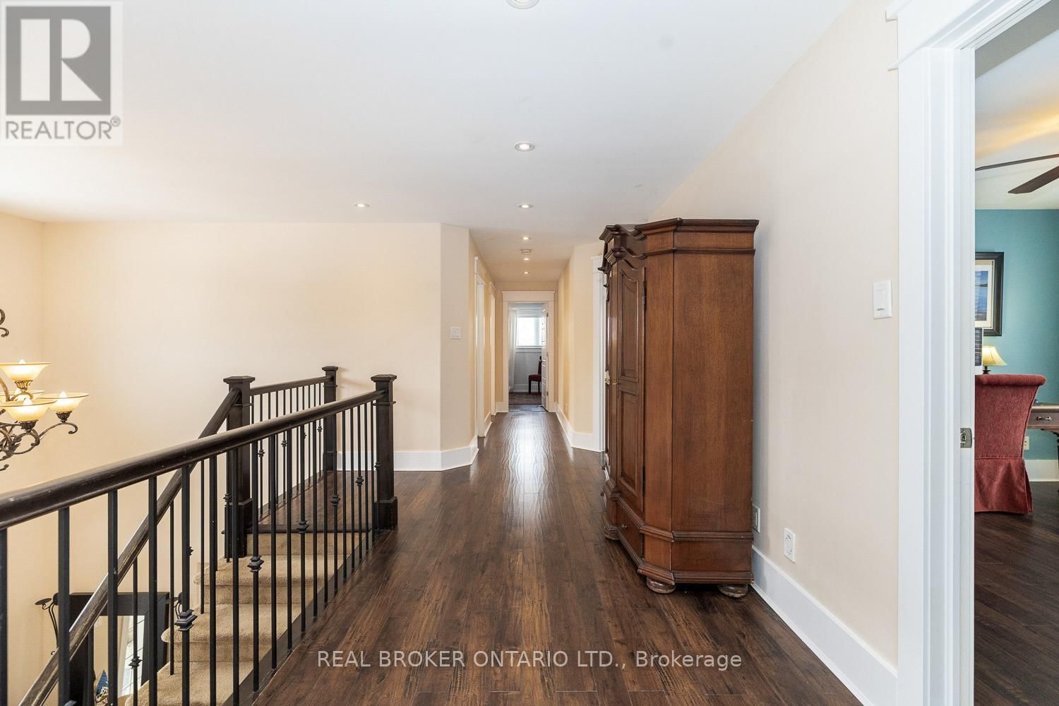 221 JENSEN COURT Image 28